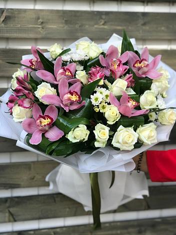 Букет цветов из: Розы и Хризантемы в Атепцево