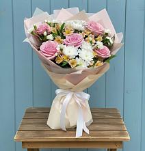 Букет цветов из:  Гвоздики, Орхидеи и Розы в Атепцево