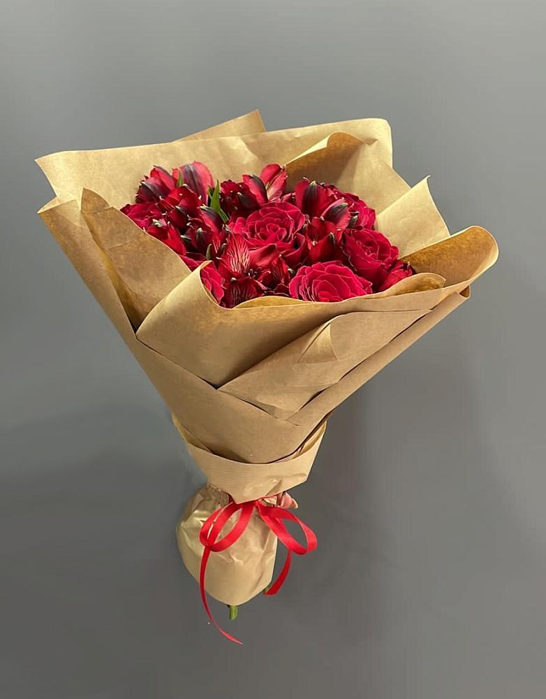 Букет цветов из: Альстромерии и Розы в Атепцево