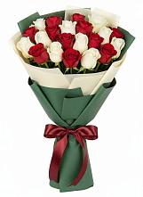 Букет Микс из красных и белых роз в Атепцево
