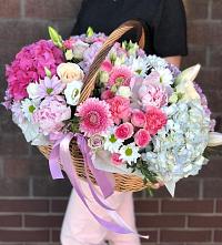 Цветочная композиция из Розы, Хризантемы, Пионы и Лизиантусы в корзине #REPLACE_PRED# Атепцево