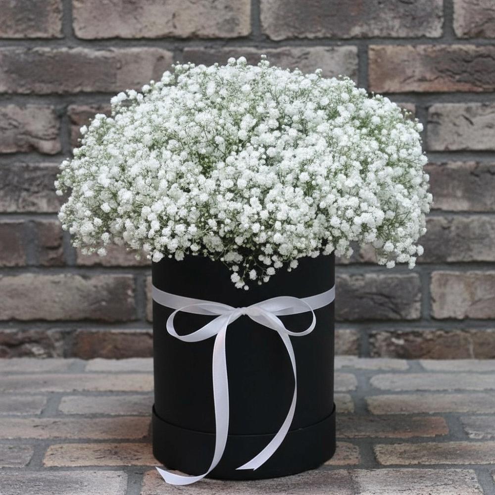 Цветочная композиция из Гипсофила в шляпной коробке в Атепцево