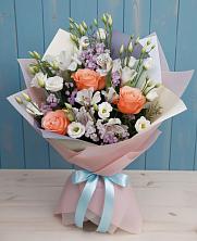 Букет цветов из:  Лизиантусы, Розы, Альстромерии и Гипсофила в Атепцево