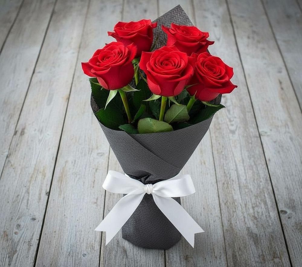 Букет 5 Красных роз Эдлесс Лав в Атепцево