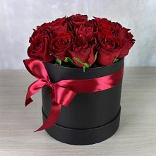 Цветочная композиция из Розы в шляпной коробке в Атепцево