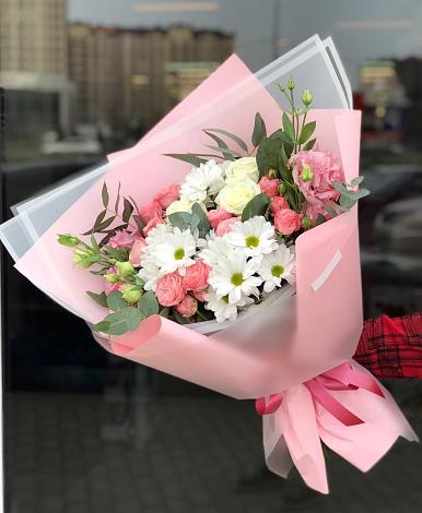 Букет цветов из: Розы, Лизиантусы и Хризантемы в Атепцево