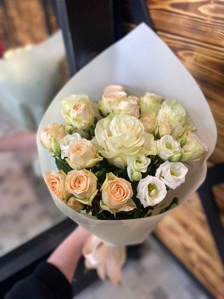 Букет цветов из: Розы и Лизиантусы в Атепцево